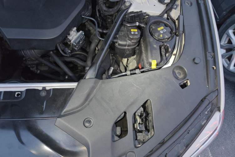 Used BMW 5 Series 2018 530Li Luxury Edition M Sport Package Engine Bay Left