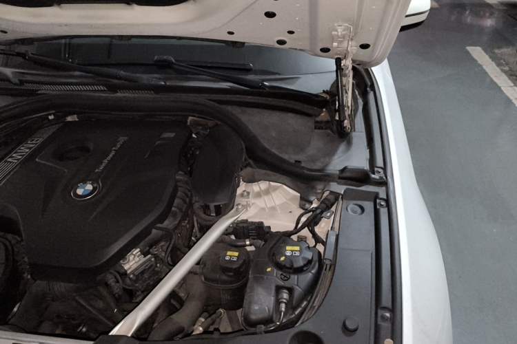 Used BMW 5 Series 2018 525Li Luxury Package Engine Bay Left