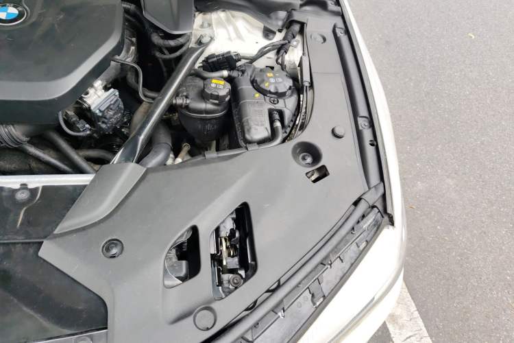 Used BMW 5 Series 2018 528Li Launch Special Edition Engine Bay Left