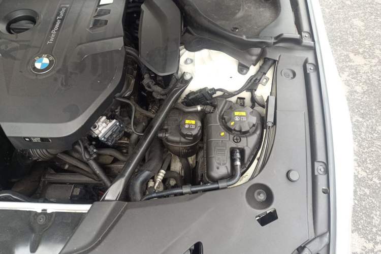 Used BMW 5 Series 2018 525i M Sport Package Engine Bay Left