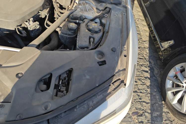 Used BMW 5 Series 2018 530Li xDrive Luxury Package Engine Bay Left