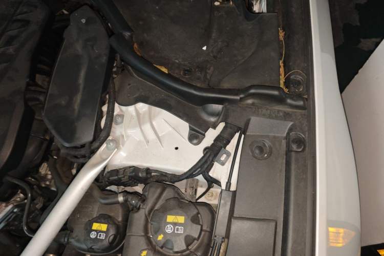 Used BMW 5 Series 2018 525Li Luxury Package Engine Bay Left