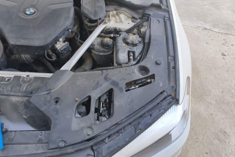 Used BMW 5 Series 2018 525Li Luxury Package Engine Bay Left