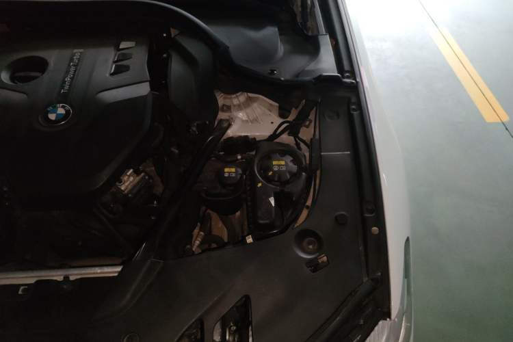 Used BMW 5 Series 2018 528Li Launch Special Edition Engine Bay Left