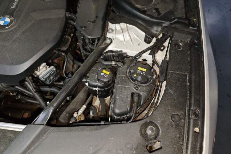 Used BMW 5 Series 2018 528Li Launch Special Edition Engine Bay Left