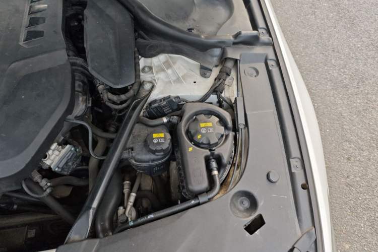 Used BMW 5 Series 2018 528Li Launch Special Edition Engine Bay Left
