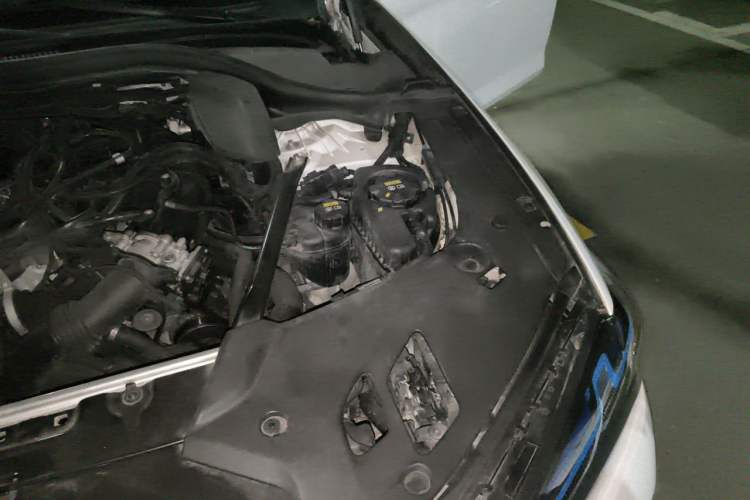 Used BMW 5 Series 2018 528Li Launch Special Edition Engine Bay Left