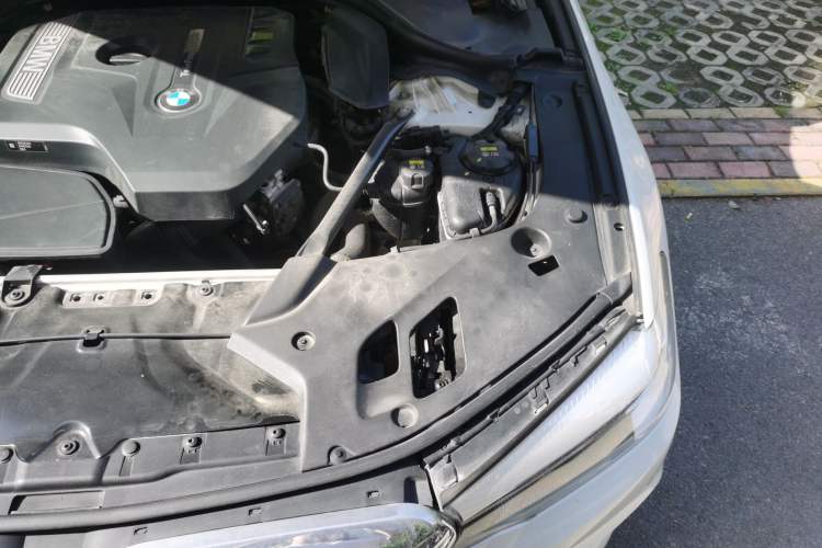 Used BMW 5 Series 2018 528Li Launch Special Edition Engine Bay Left