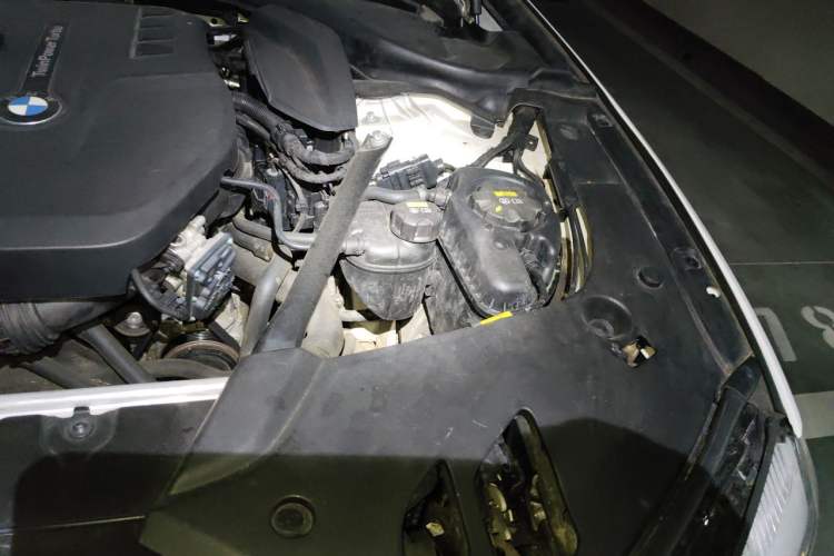 Used BMW 5 Series 2018 528Li Launch Special Edition Engine Bay Left