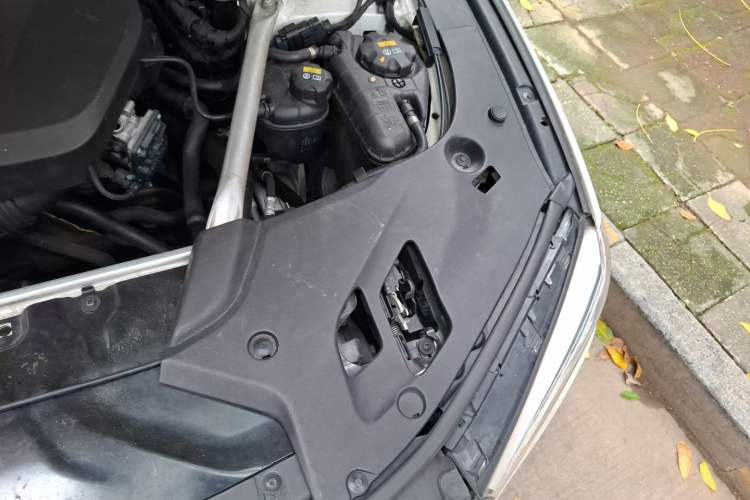 Used BMW 5 Series 2018 525Li M Sport Package Engine Bay Left