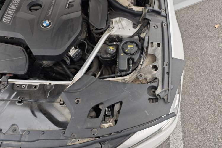 Used BMW 5 Series 2018 525Li Luxury Package Engine Bay Left