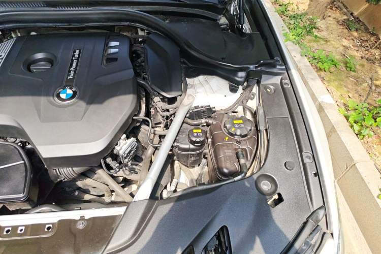 Used BMW 5 Series 2018 525Li M Sport Package Engine Bay Left