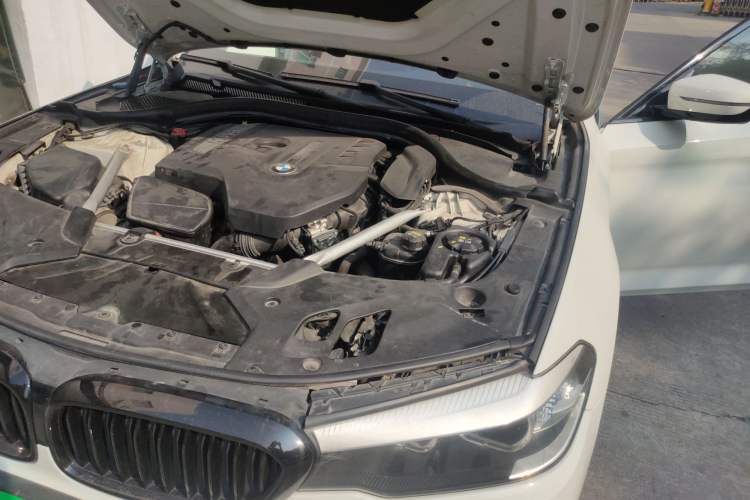 Used BMW 5 Series 2018 525i M Sport Package Engine Bay Left