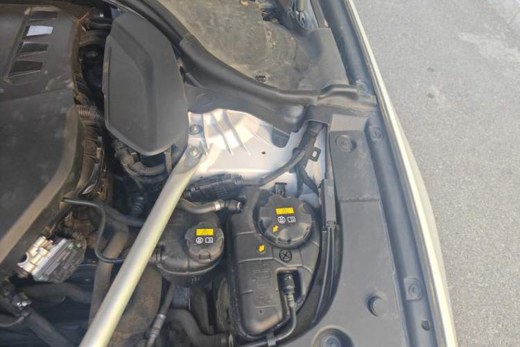 Used BMW 5 Series 2018 Facelifted 530Li xDrive M Sport Package Engine Bay Left