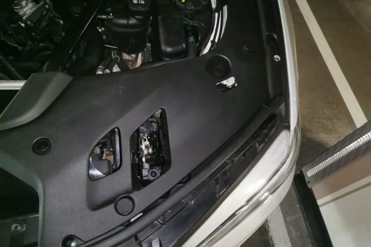 Used BMW 5 Series 2018 530Li Leading Model M Sport Package Engine Bay Left