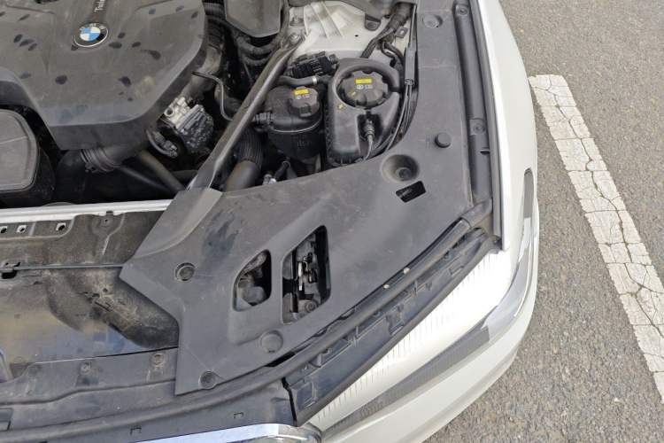 Used BMW 5 Series 2018 528Li Launch Special Edition Engine Bay Left