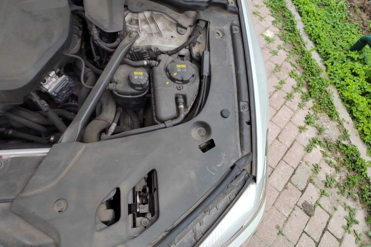 Used BMW 5 Series 2018 525Li Luxury Package Engine Bay Left
