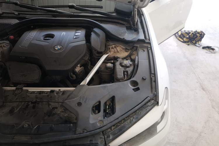 Used BMW 5 Series 2018 525Li Luxury Package Engine Bay Left
