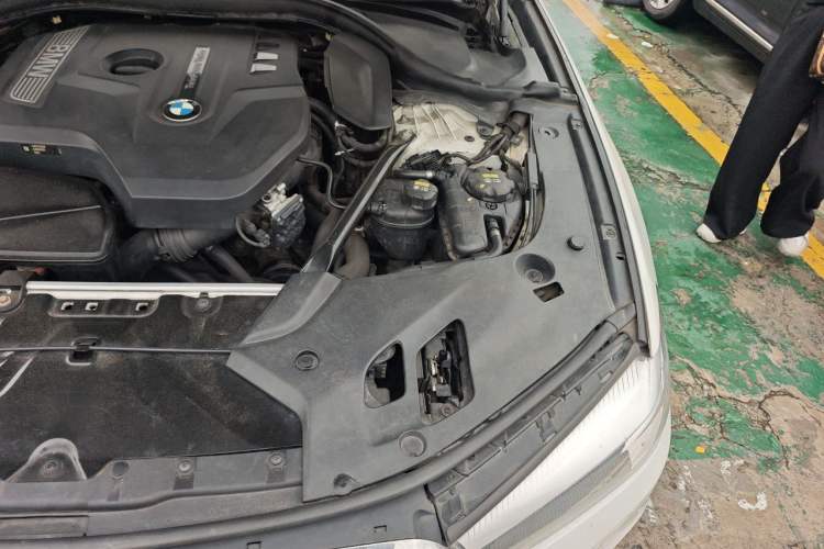 Used BMW 5 Series 2018 528Li Launch Special Edition Engine Bay Left