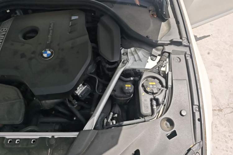 Used BMW 5 Series 2018 525Li Luxury Package Engine Bay Left