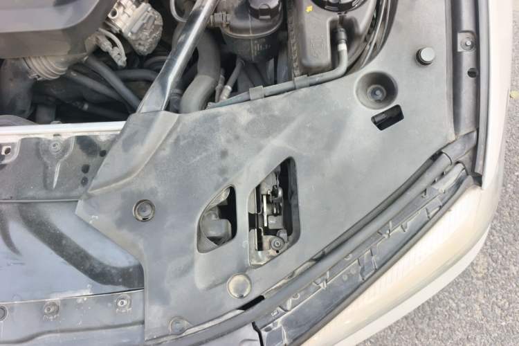 Used BMW 5 Series 2018 530Li xDrive Luxury Package Engine Bay Left