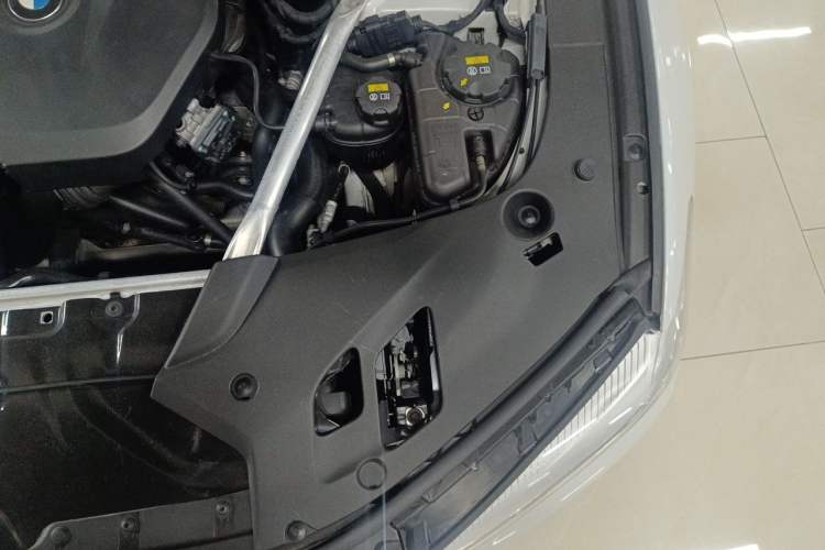 Used BMW 5 Series 2018 525Li Luxury Package Engine Bay Left