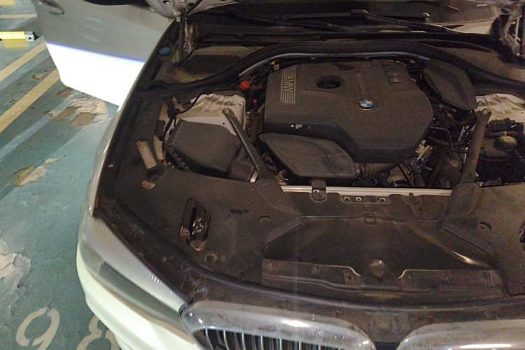 Used BMW 5 Series 2018 528Li Launch Special Edition Engine Bay Right