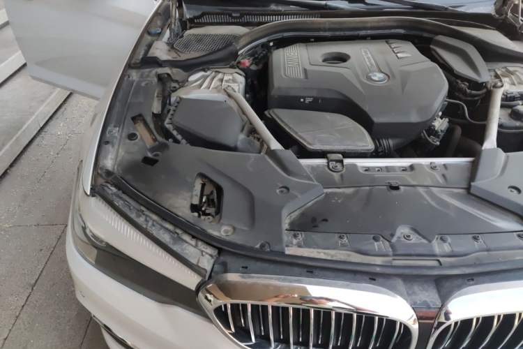 Used BMW 5 Series 2018 525Li Luxury Package Engine Bay Right