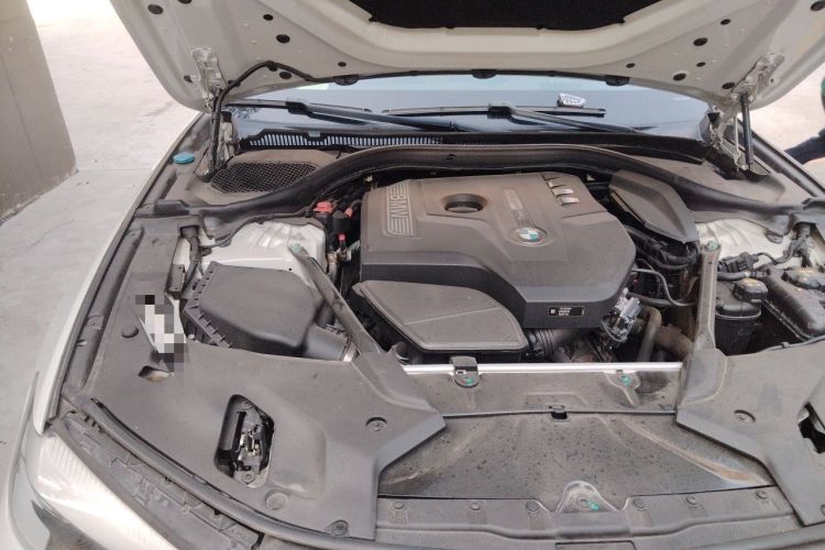 Used BMW 5 Series 2018 525i M Sport Package Engine Bay Right