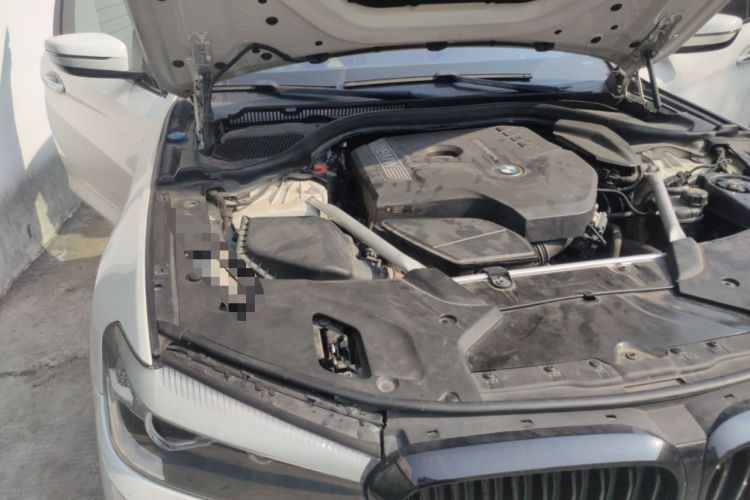Used BMW 5 Series 2018 525i M Sport Package Engine Bay Right