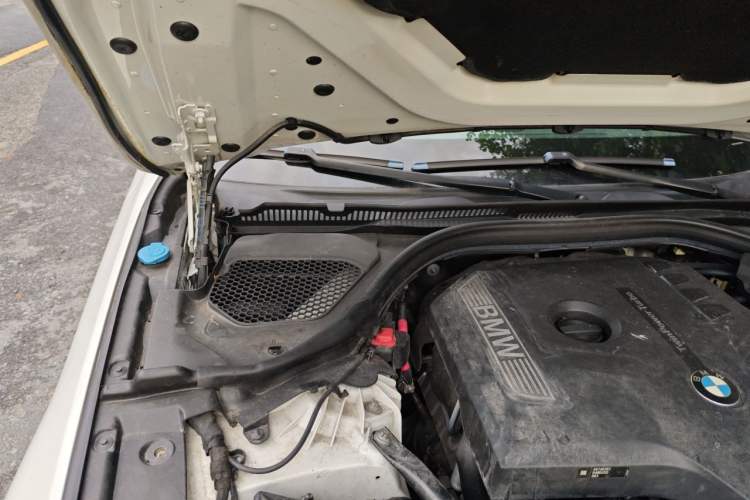 Used BMW 5 Series 2018 528Li Launch Special Edition Engine Bay Right