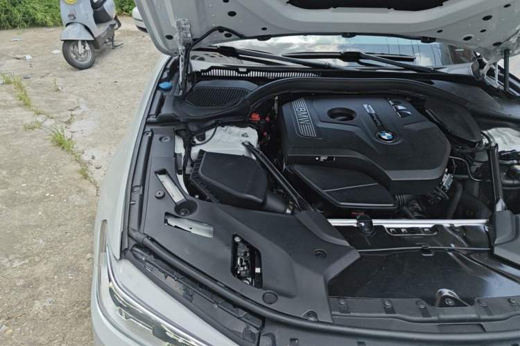 Used BMW 5 Series 2018 530Li Luxury Edition M Sport Package Engine Bay Right