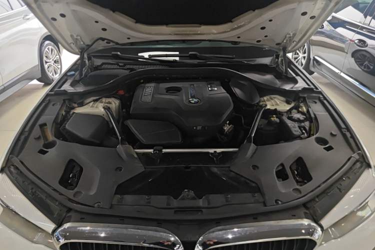 Used BMW 5 Series 2018 525i M Sport Package Engine Bay