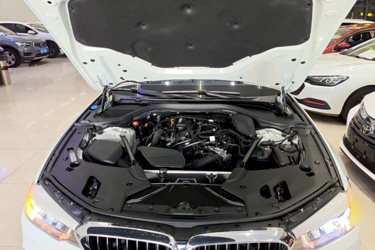 Used BMW 5 Series 2018 525i M Sport Package Engine Bay