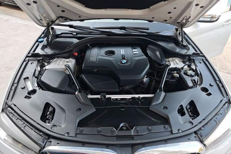 Used BMW 5 Series 2018 528Li Launch Special Edition Engine Bay