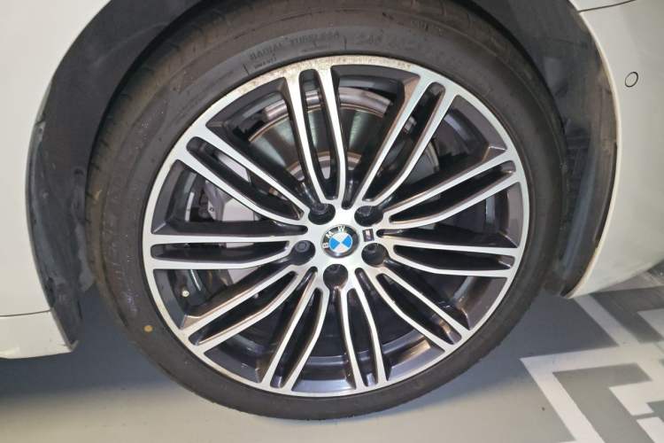 Used BMW 5 Series 2018 Restyled 530Li Luxury Edition M Sport Package Exterior 1