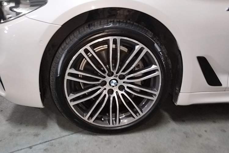Used BMW 5 Series 2018 Restyled 530Li Leading Edition M Sport Package Exterior 1