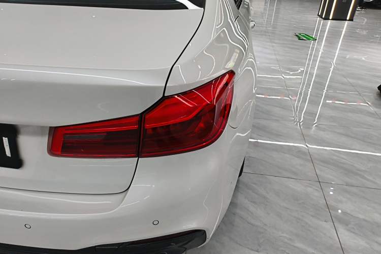 Used BMW 5 Series 2018 Facelifted 530Li xDrive M Sport Package Exterior 2