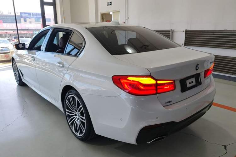 Used BMW 5 Series 2018 Facelifted 530Li xDrive M Sport Package Exterior 2