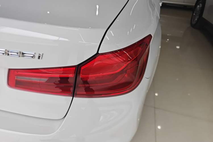 Used BMW 5 Series 2018 525i M Sport Package Exterior 2