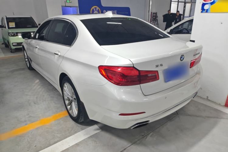 Used BMW 5 Series 2018 Facelifted 530Li xDrive Luxury Package Exterior 2