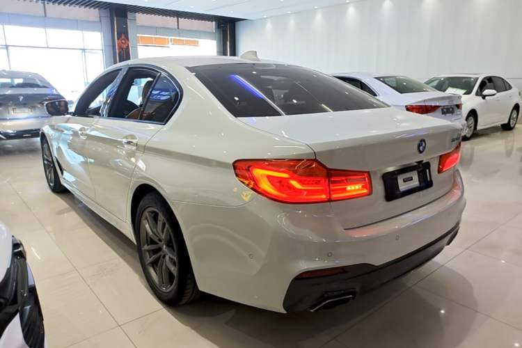 Used BMW 5 Series 2018 525i M Sport Package Exterior 2