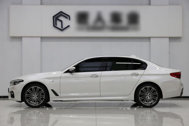 Used BMW 5 Series 2018 Restyled 530Li Luxury Edition M Sport Package Exterior 3