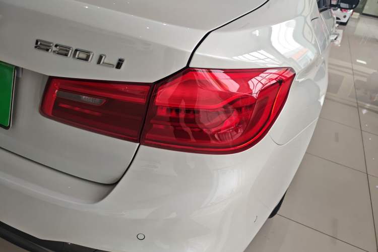 Used BMW 5 Series 2018 Restyled 530Li Luxury Edition M Sport Package Exterior 3
