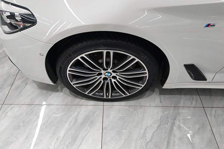 Used BMW 5 Series 2018 Facelifted 530Li xDrive M Sport Package Exterior 3