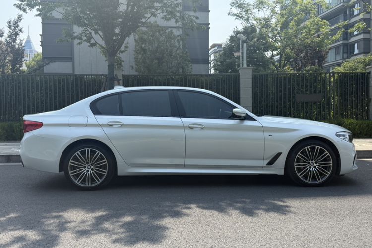 Used BMW 5 Series 2018 Restyled 530Li Leading Edition M Sport Package Exterior 3