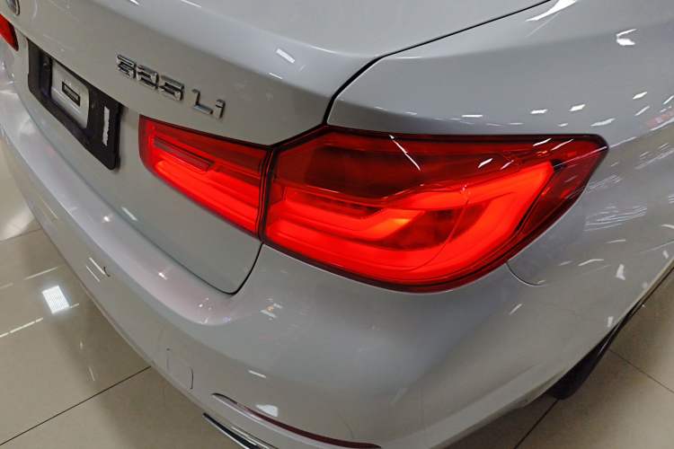 Used BMW 5 Series 2018 525Li Luxury Package Exterior 3
