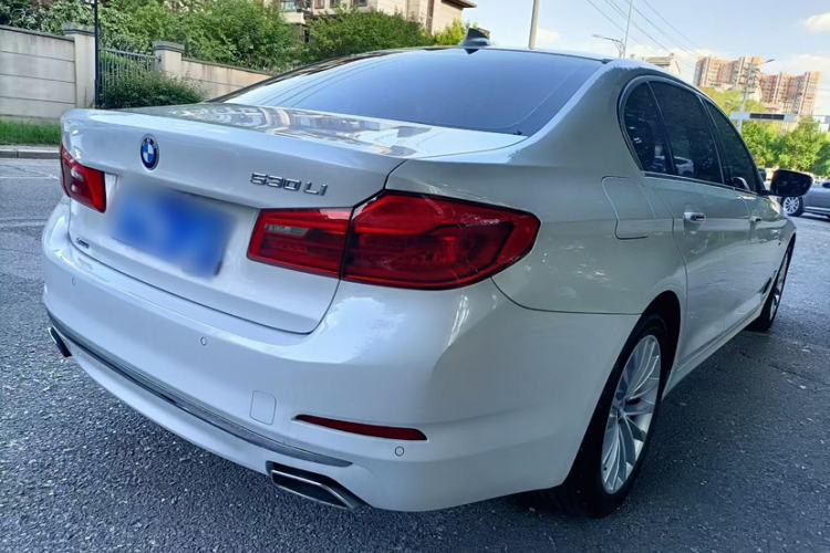 Used BMW 5 Series 2018 Facelifted 530Li xDrive Luxury Package Exterior 3