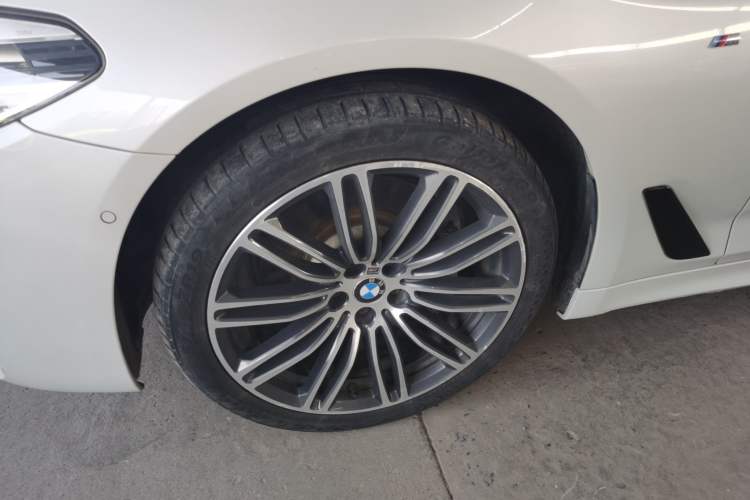 Used BMW 5 Series 2018 Facelifted 530Li xDrive M Sport Package Exterior 3