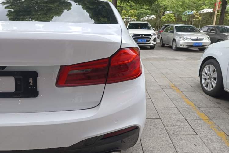 Used BMW 5 Series 2018 525Li M Sport Package Exterior 3